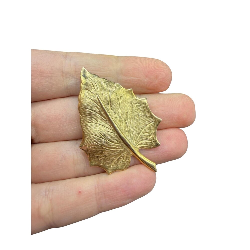 Vintage Jewelry Gold Tone Leaf Brooch Leaf Pin